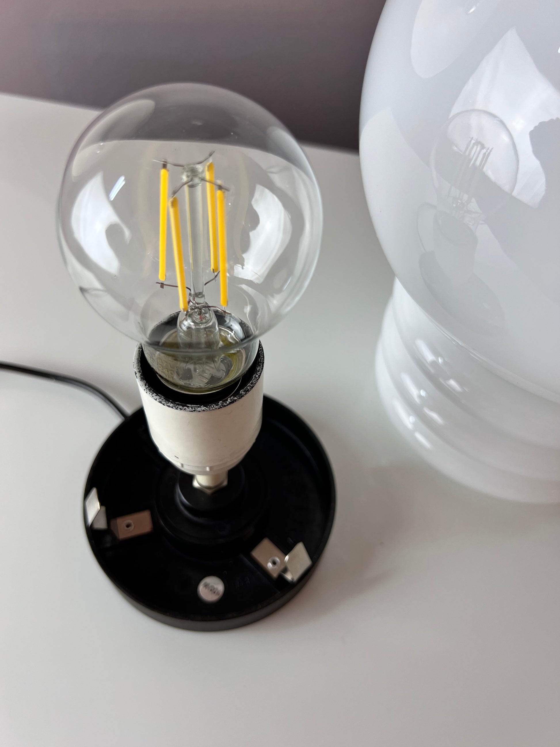 Tischlampe weiß Glas von Glashütte Limburg
