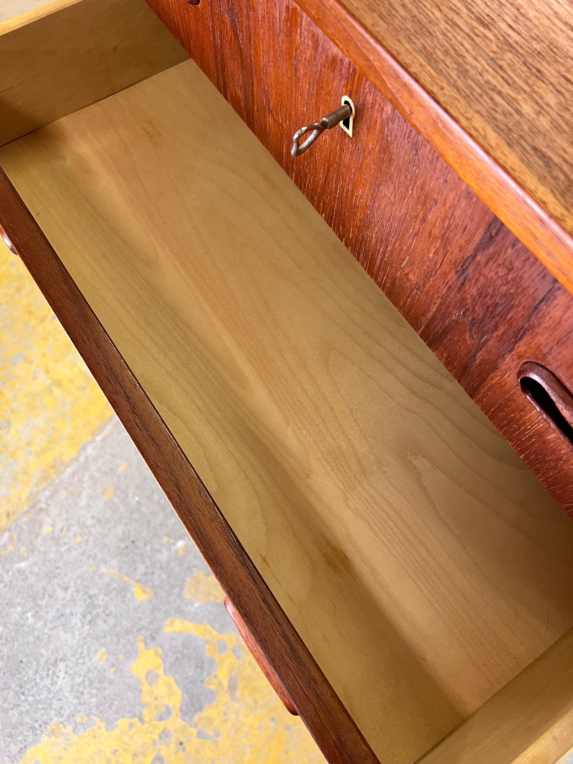 Kommode Teak mit Schloss aus Dänemark