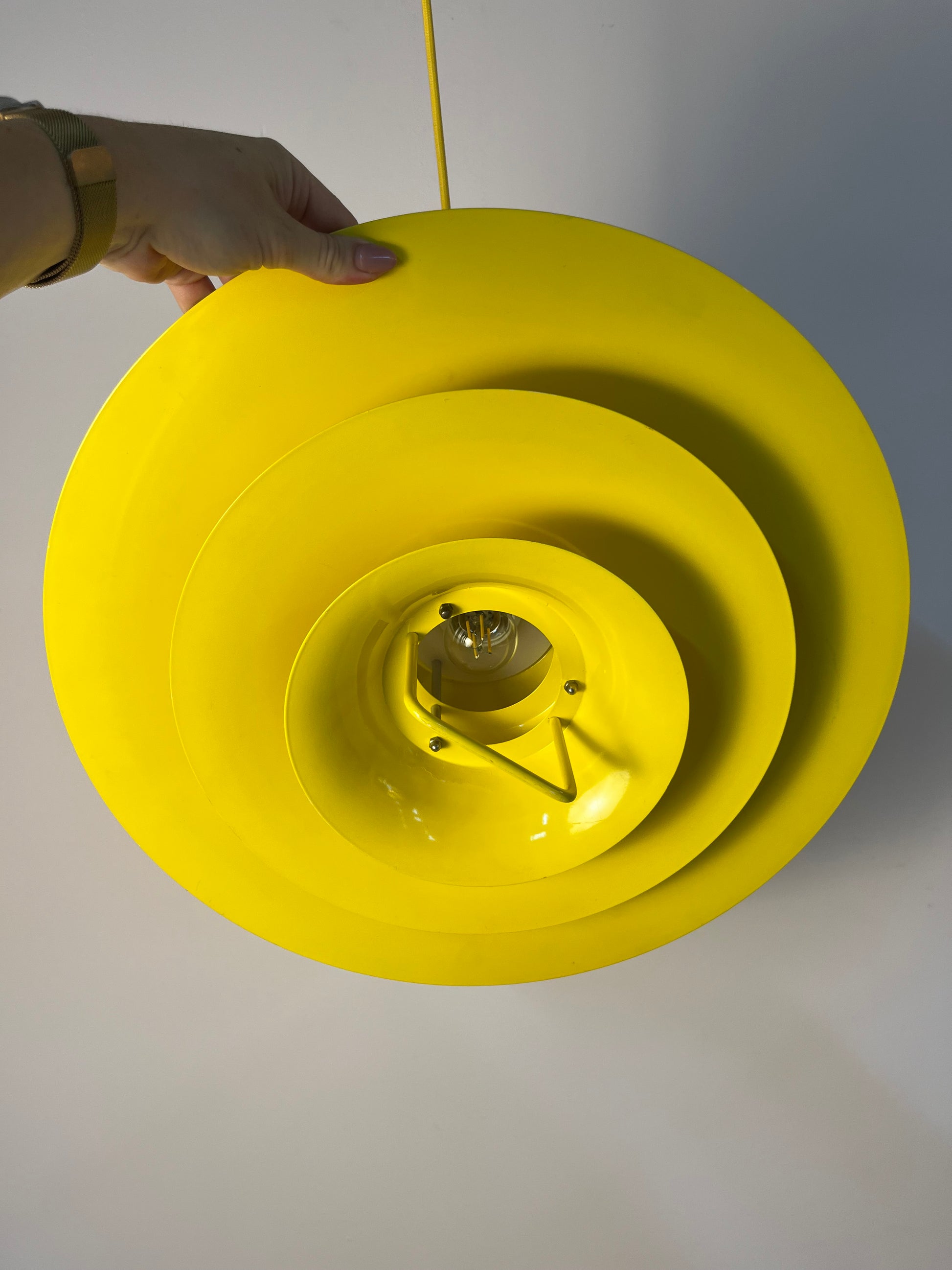 Lamellenlampe neu lackiert gelb aus Dänemark