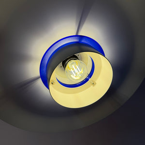 Lammellenlampe weiß mit blauem Akzent aus Dänemark