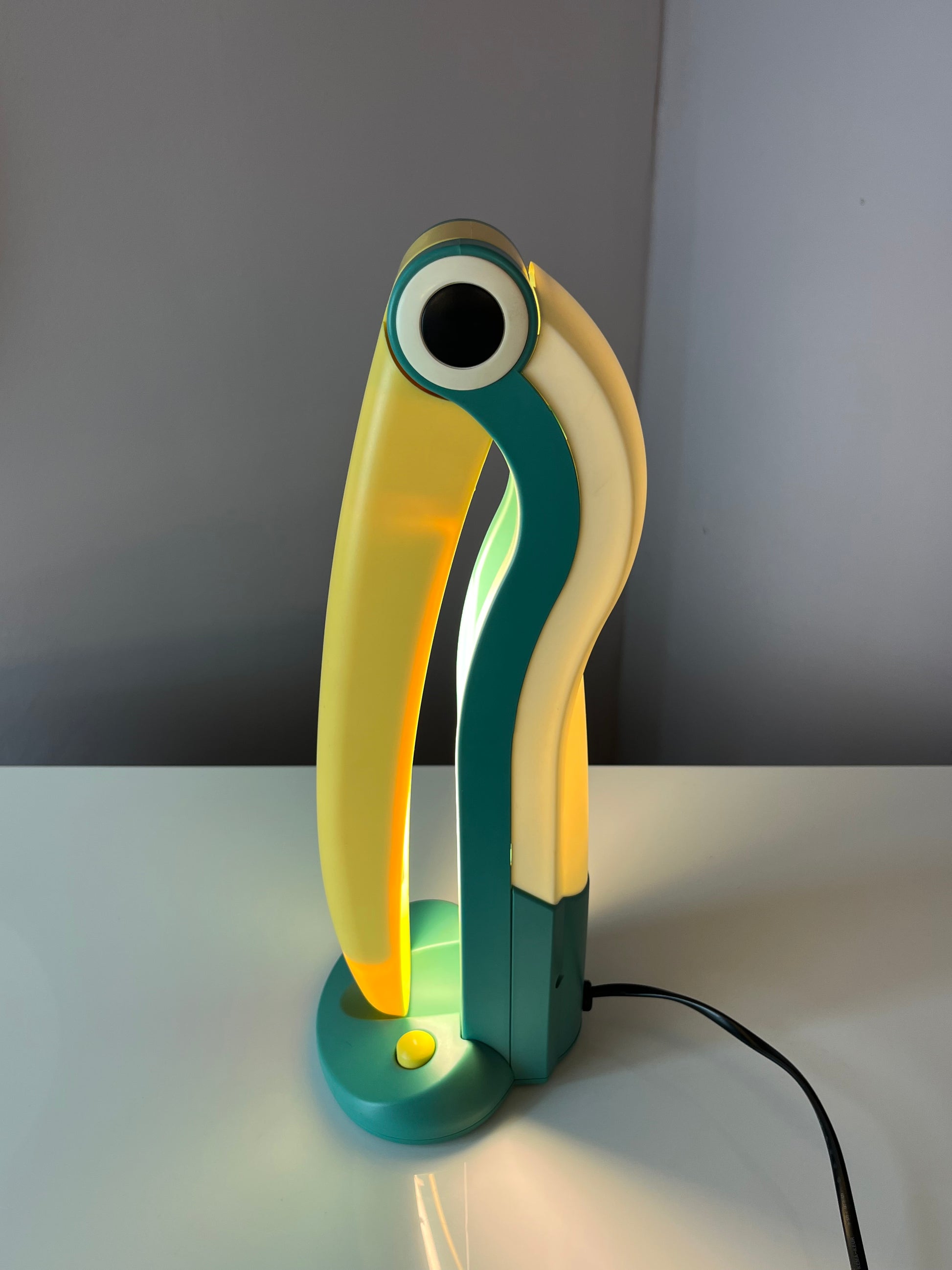 Tischlampe Toucan groß grün gelb von H.T. Huang für Huangslite
