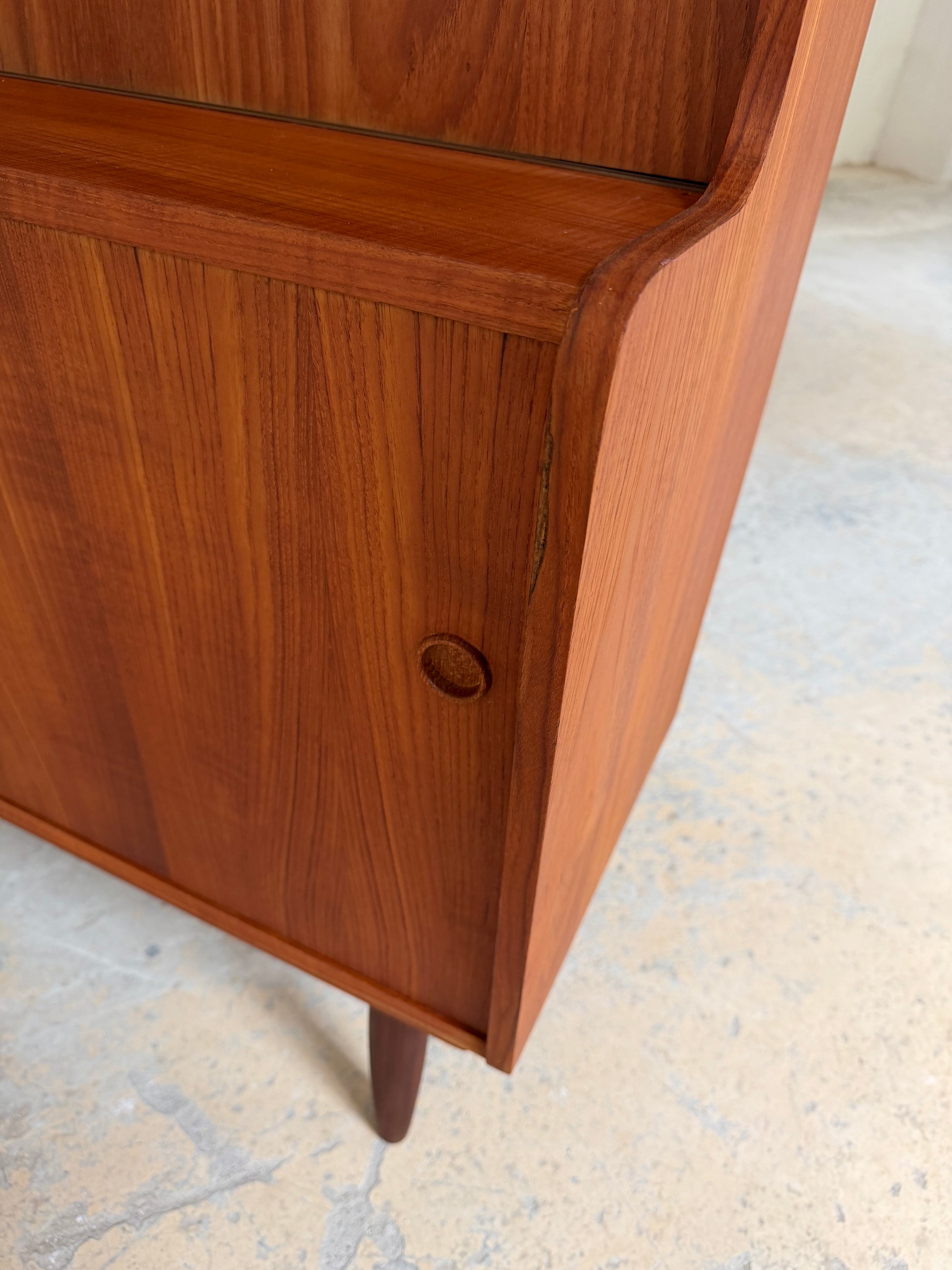 Bücherregal Teak mit Schiebetüren aus Dänemark