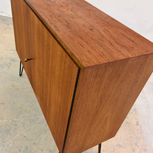 Schrank Teak auf Hairpinlegs