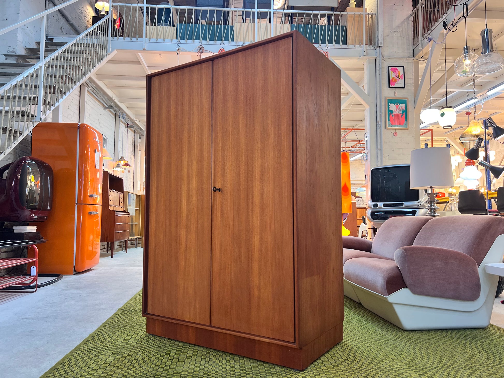 Großer Kleiderschrank Teak von Einrichtungshaus Steguweit & Sohn