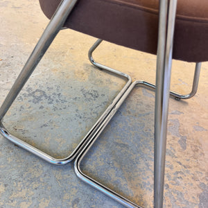 Polsterstuhl Chrom mit braunem Velour