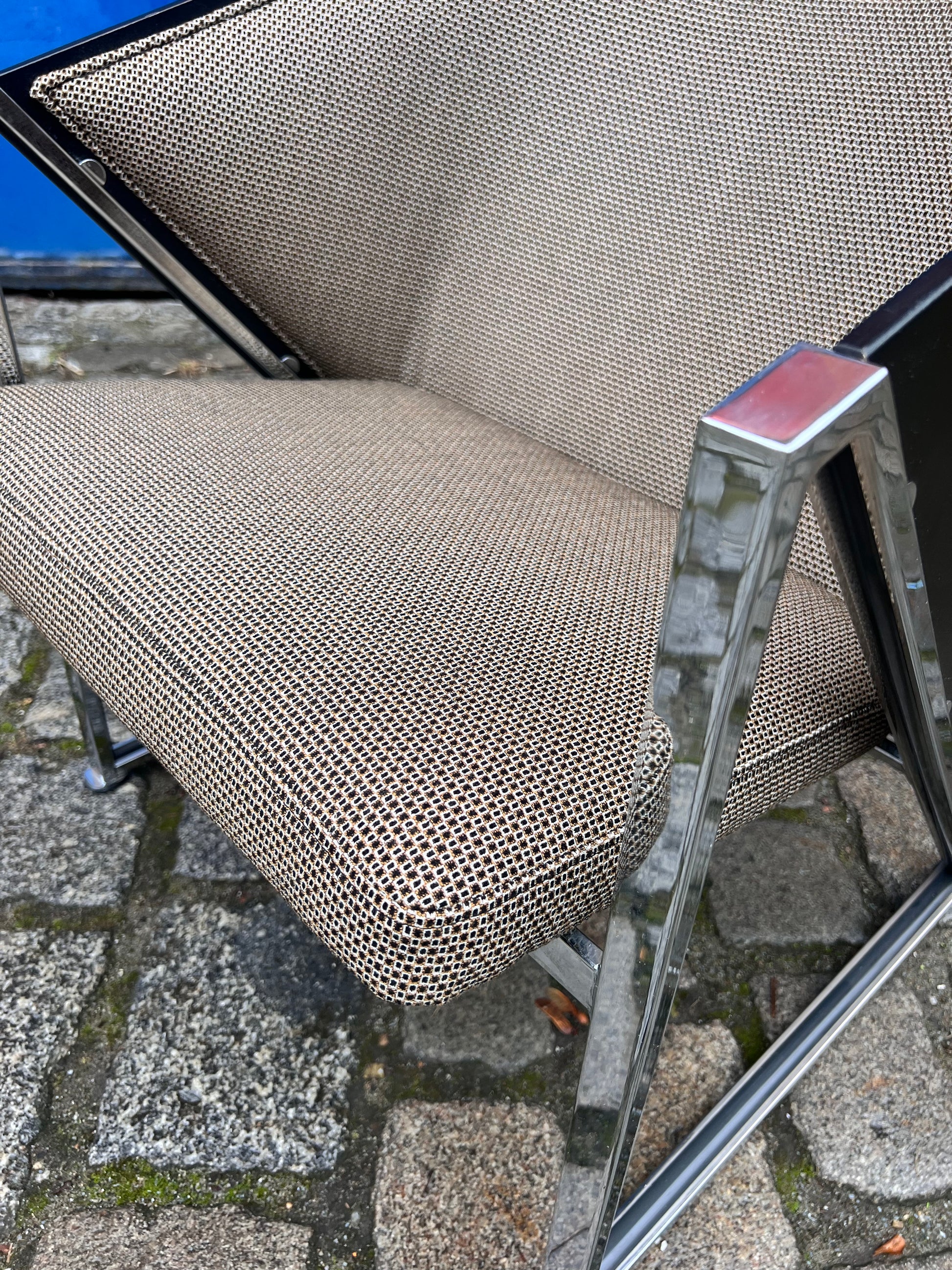 Sessel Mondi grau schwarz Chrom von Jouko Järvisalo für Inno Interior Oy - neu gepolstert
