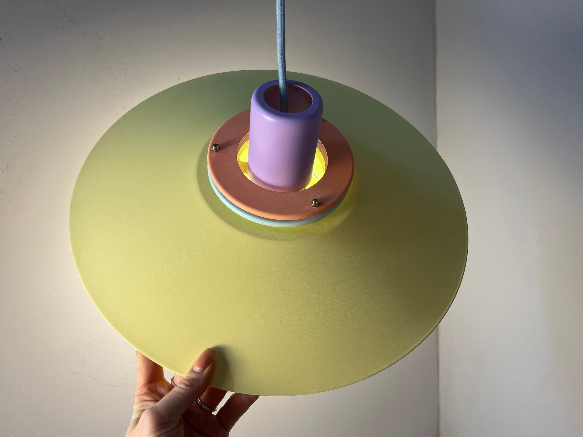 Lamellenlampe neu lackiert flieder gelb mint aus Dänemark