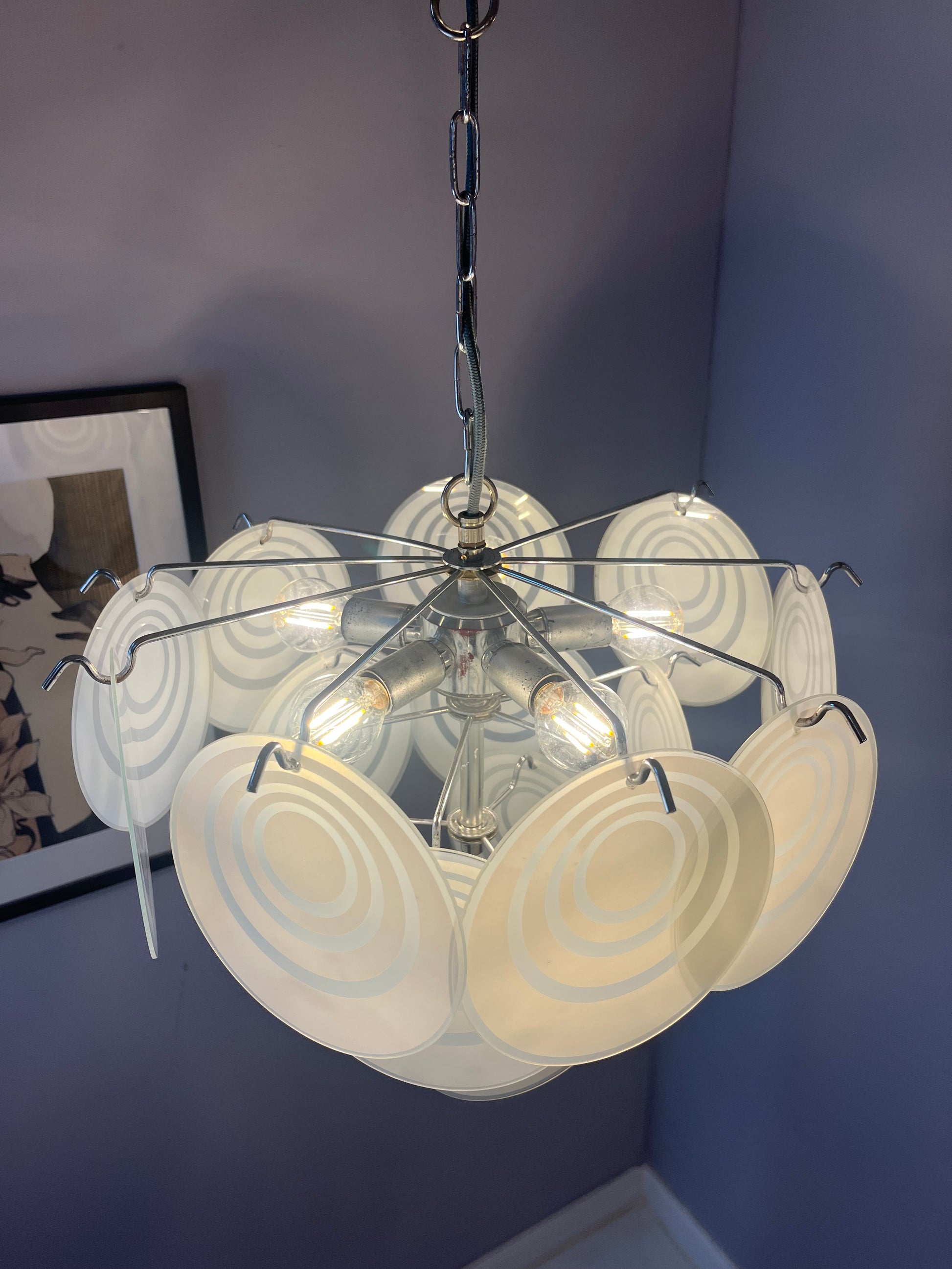 Kronleuchter weiß silber mit Glasscheiben