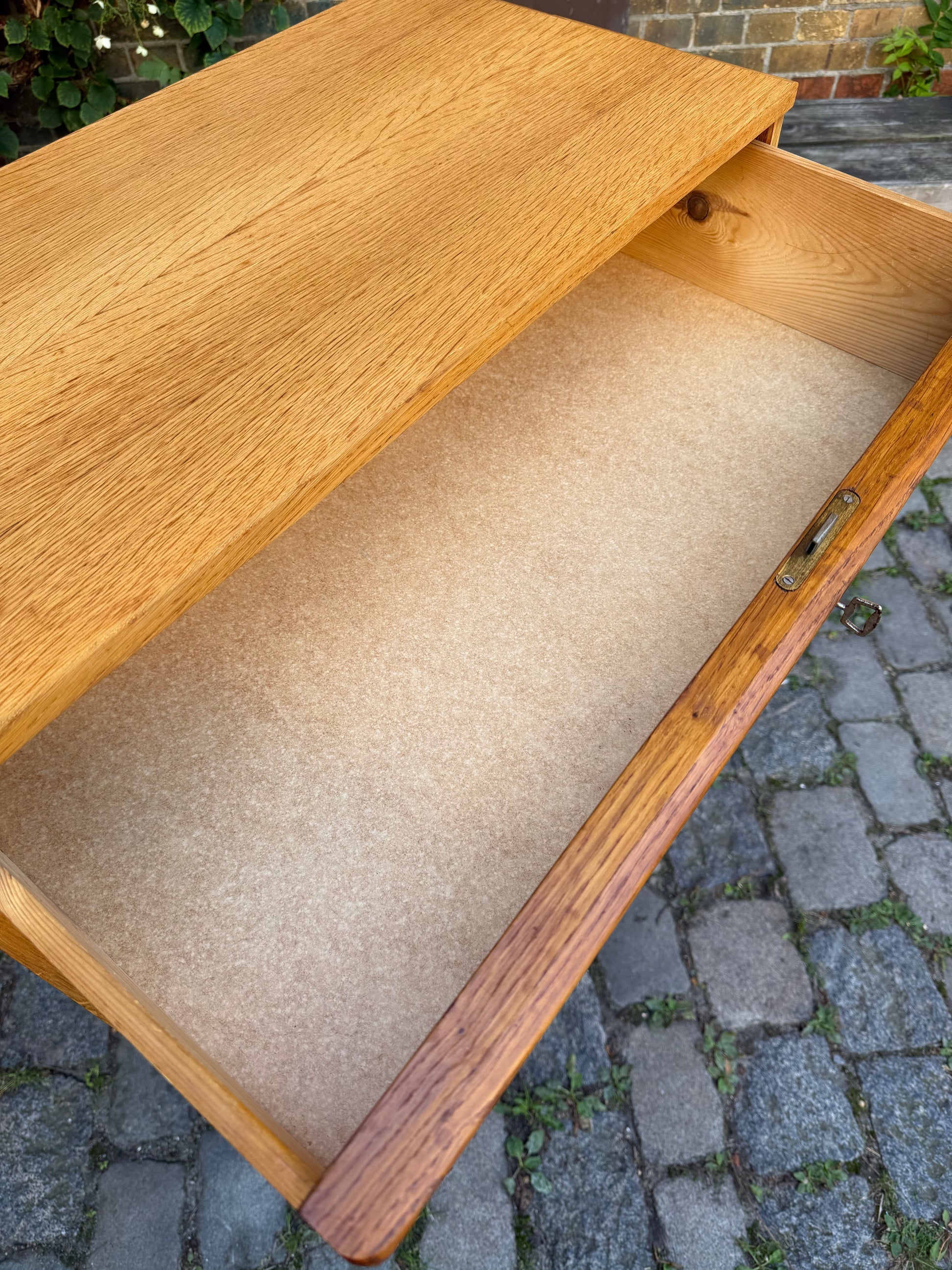 Tallboy Kommode Eiche mit Schloss aus Dänemark