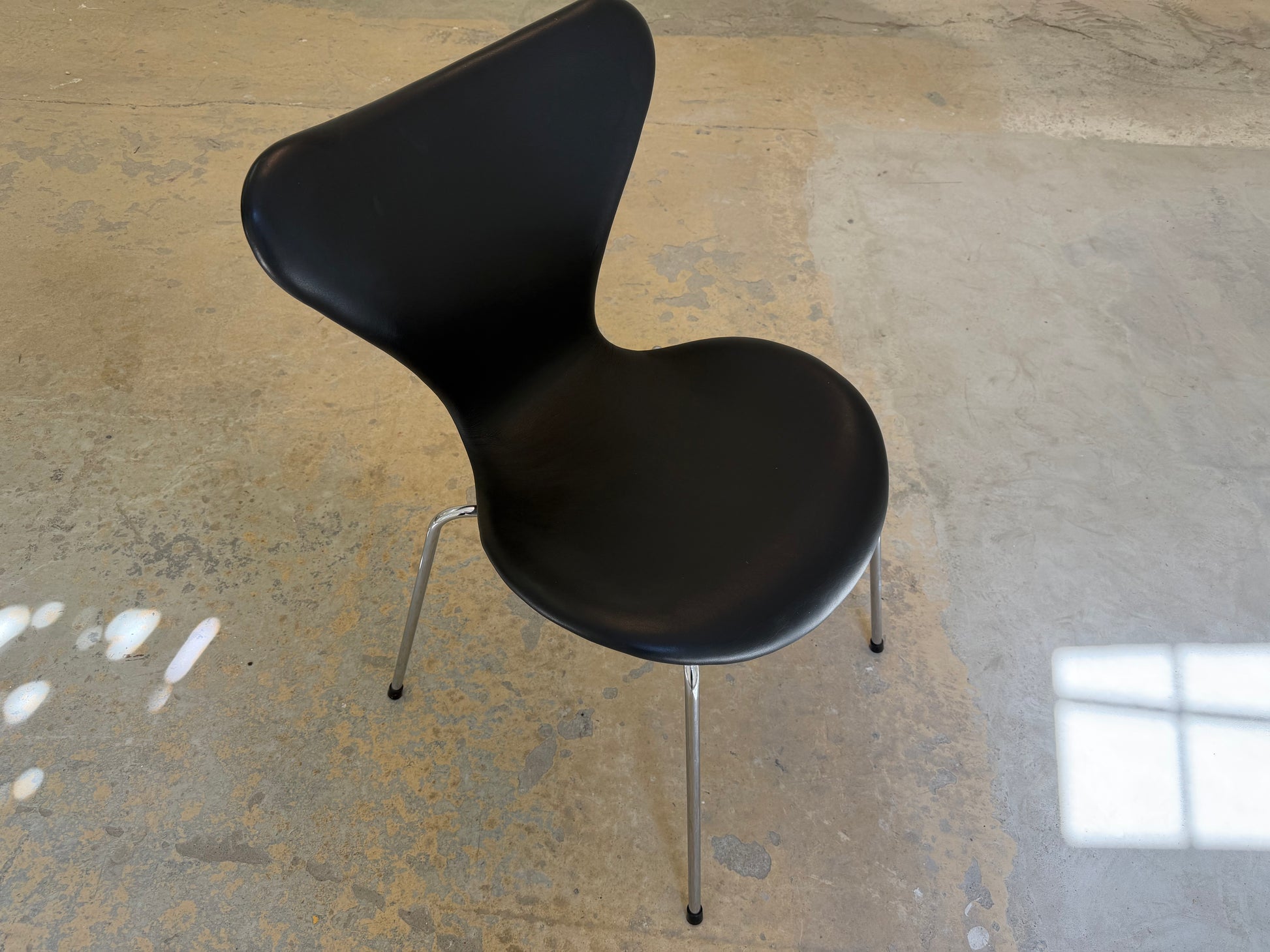 Polsterstuhl Serie 7 schwarz Echtleder von Arne Jacobsen für Fritz Hansen