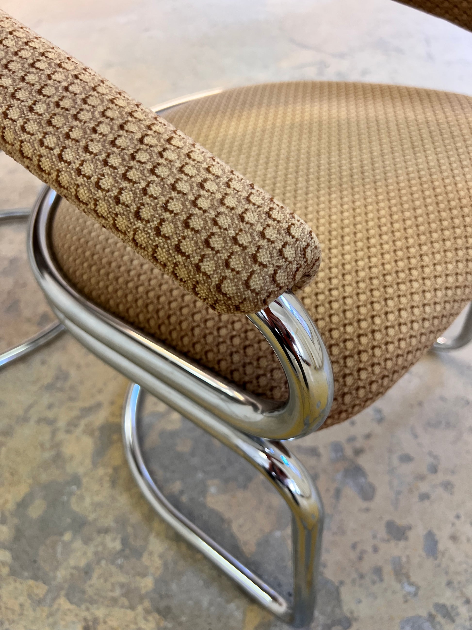 Freischwinger beige Chrom von Giotto Stoppino - mit kleinen Gebrauchsspuren