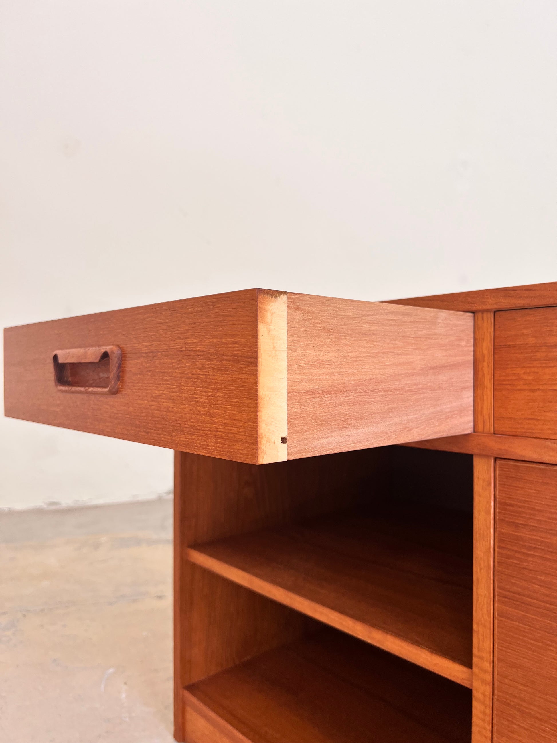 Schrank Teak mit Minibar aus Dänemark