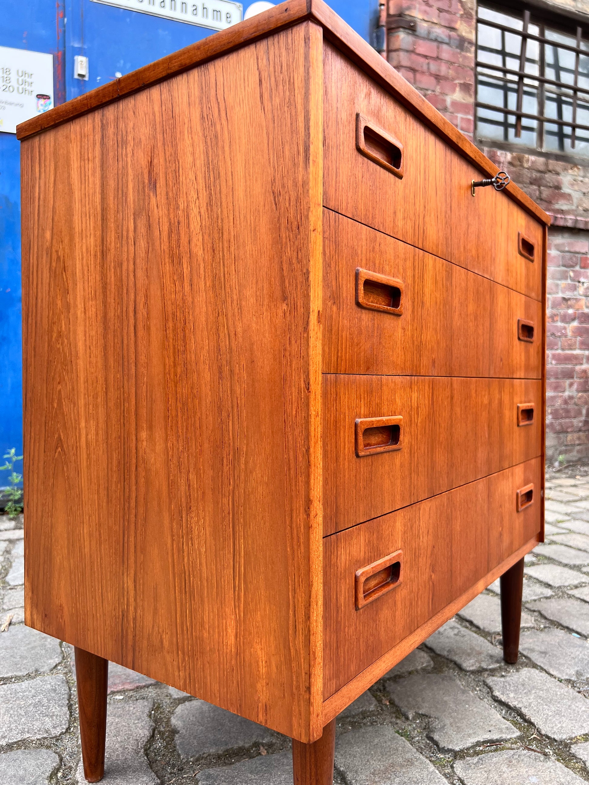 Kommode Teak mit Schloss aus Dänemark