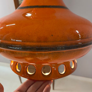 Keramiklampe orange mit Kette aus Westdeutschland