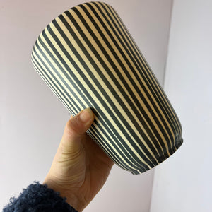 Handbemalte Vase creme schwarz von Maria Köhler für Villeroy & Boch