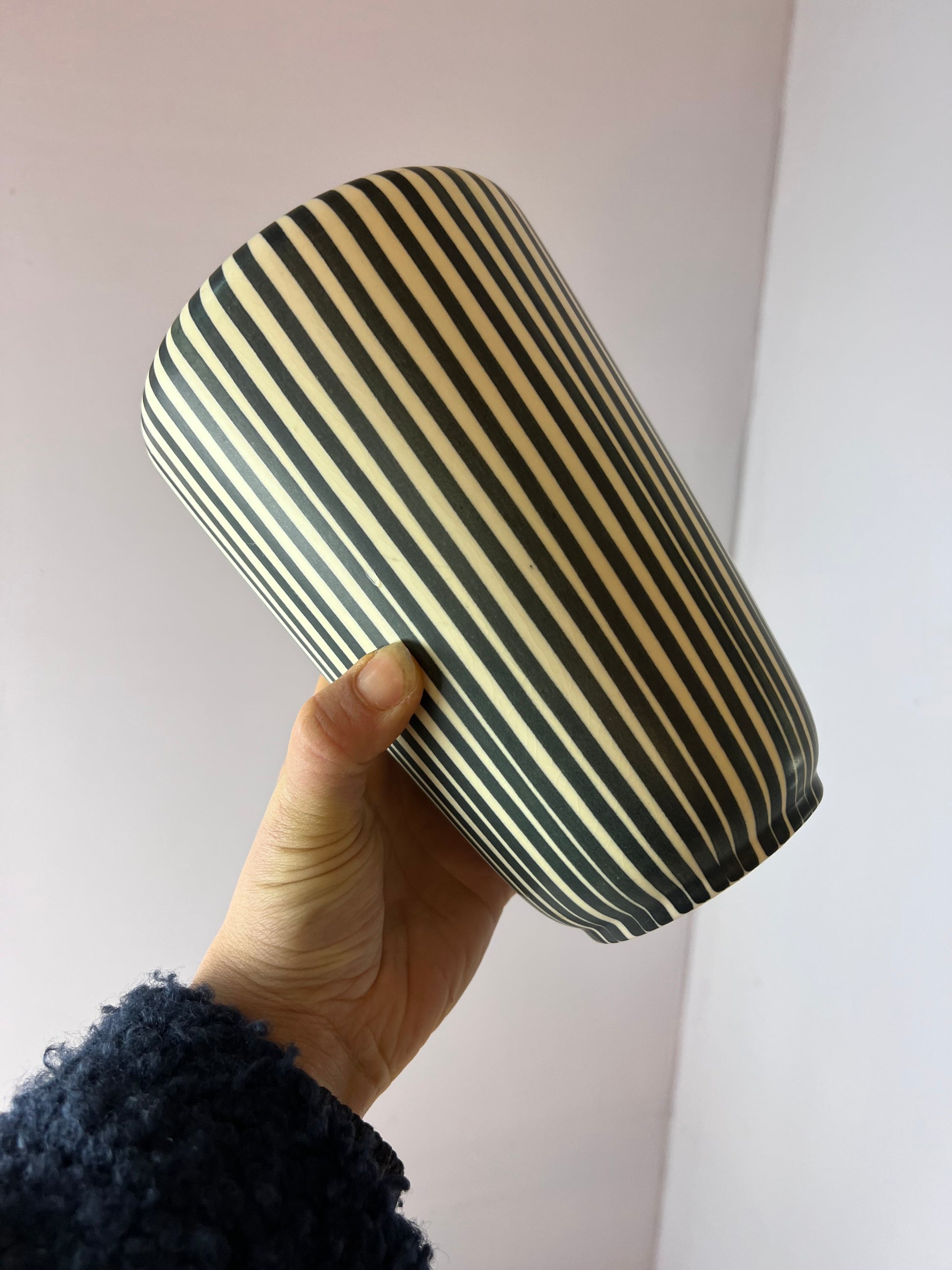 Handbemalte Vase creme schwarz von Maria Köhler für Villeroy & Boch