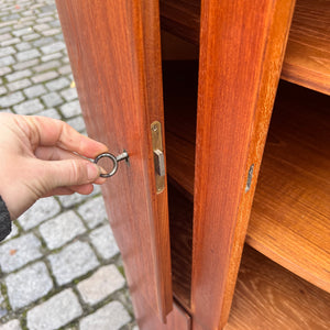 Eckschrank Teak mit Schloss aus Dänemark