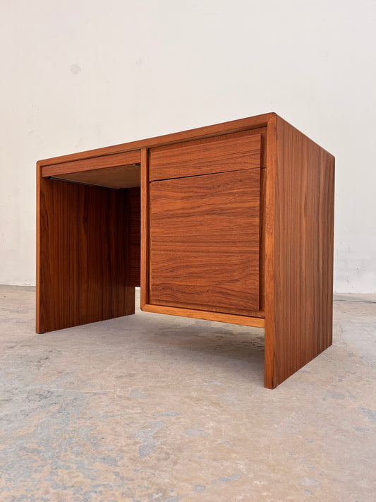 Schreibtisch Teak mit extra Laptop-Fach aus Dänemark