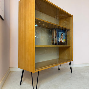 Vitrine Typ 430 mit neuen Hairpinlegs von Joachim Nebelung für Hellerau