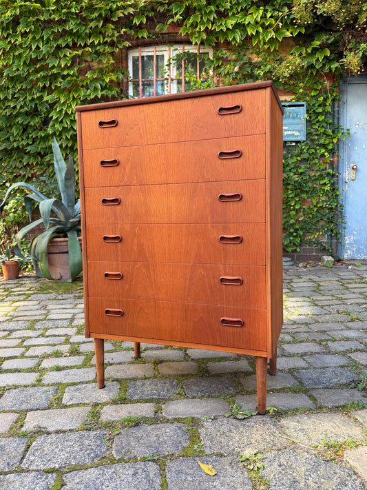 Kommode Teak mit Griffmulden von Kværndrup Møbelfabrik