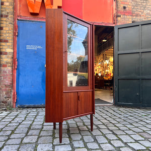 Eckschrank Teak mit Glastür und Schloss