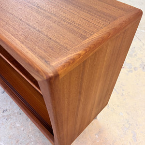Sideboard Vitrine Teak mit Chromfüßen von Dyrlund