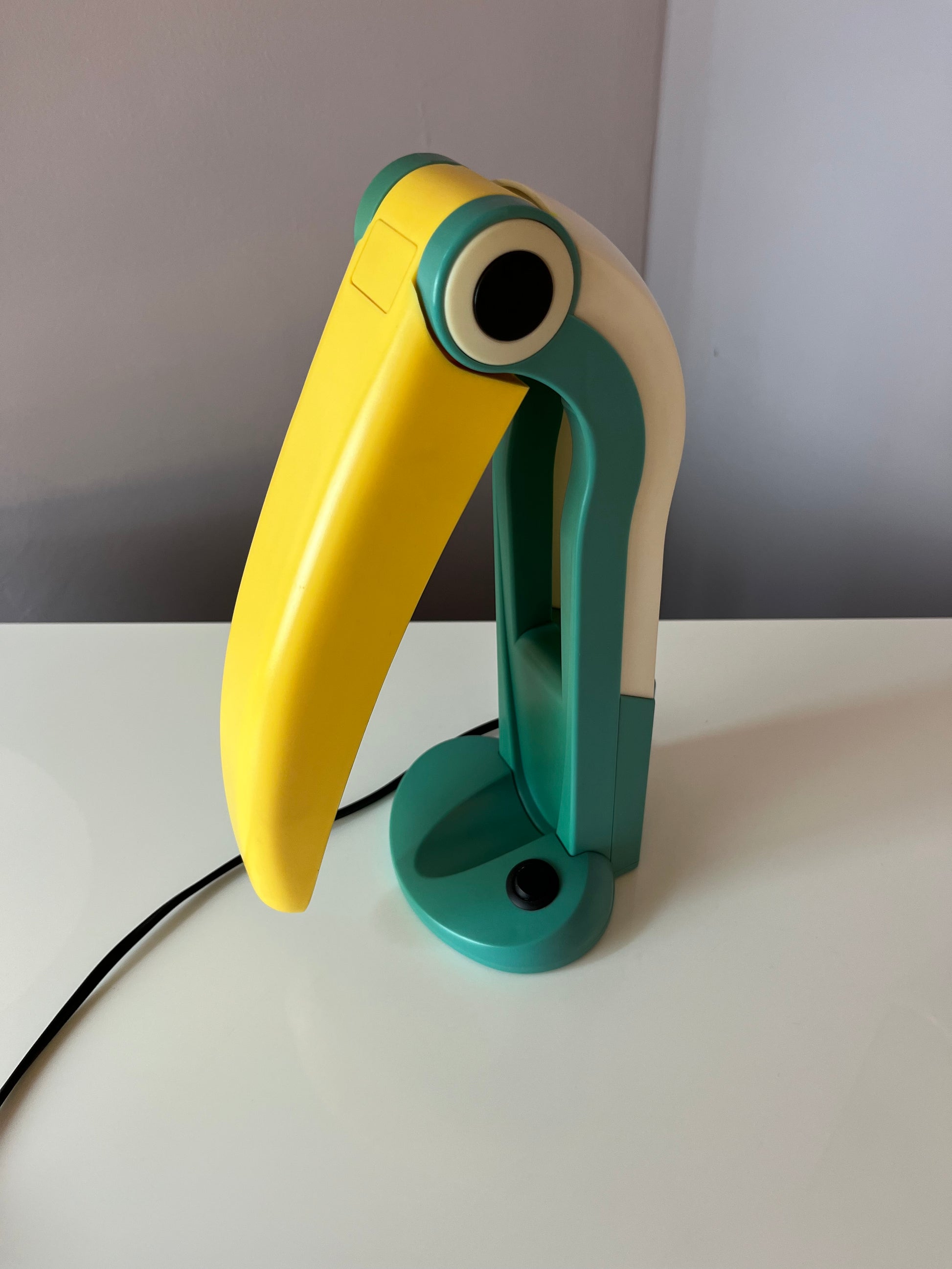 Tischlampe Toucan klein grün gelb von H.T. Huang