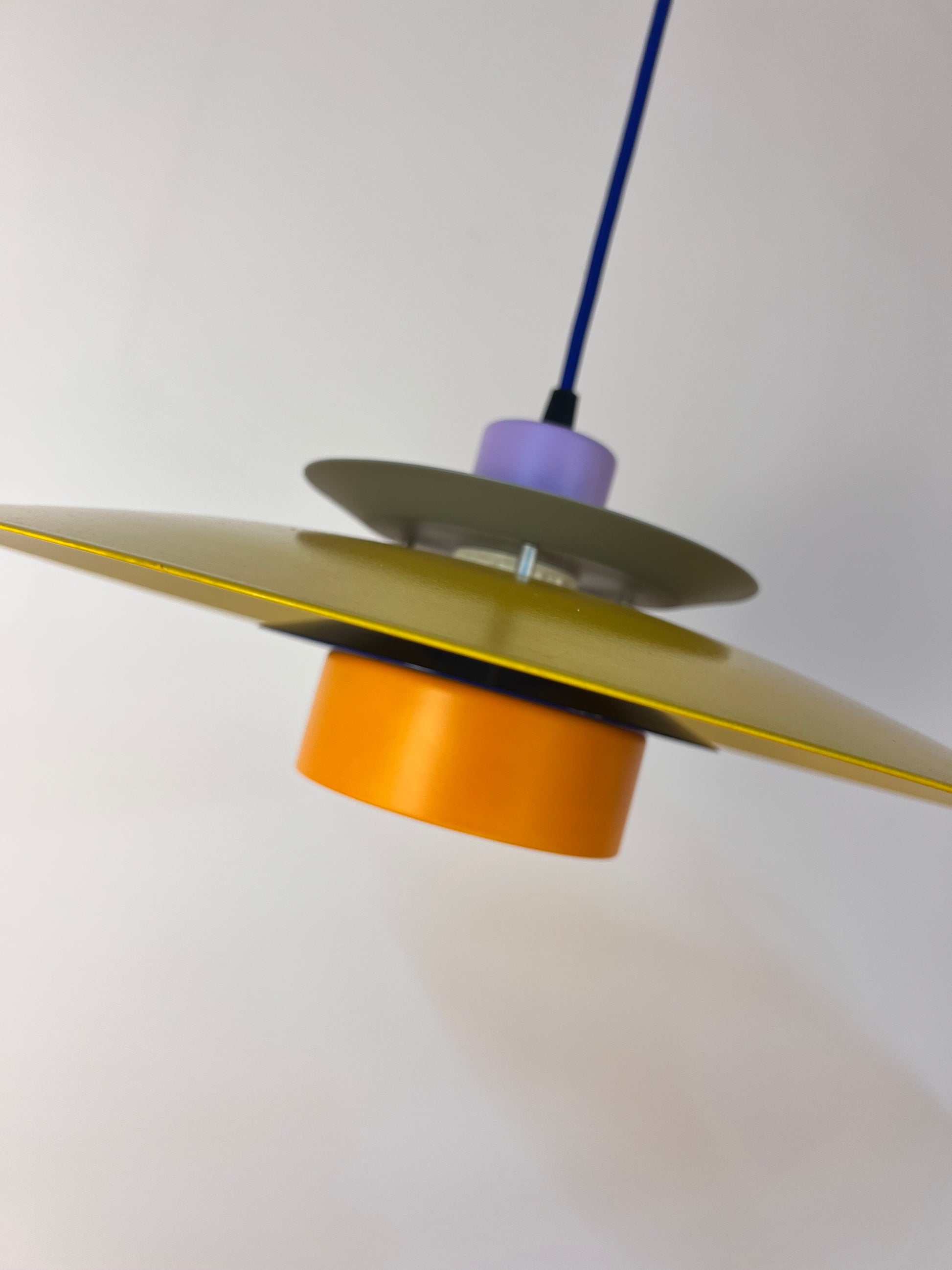 Lamellenlampe neu lackiert, Dänemark