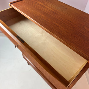 Kommode mit geraden Griffleisten Teak