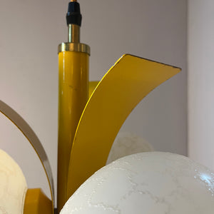 Hängelampe gelb weiß von Richard Essig