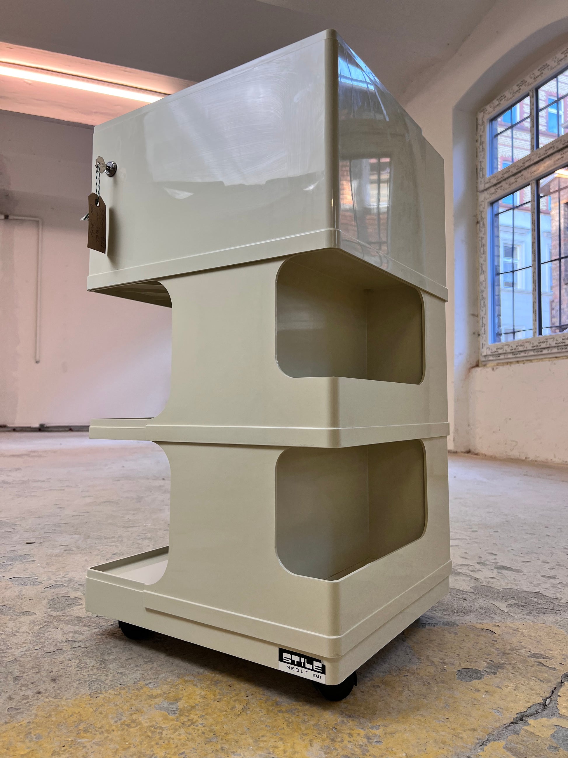 Rollwagen Stile cremeweiß von Giovanni Pelis für Neolt