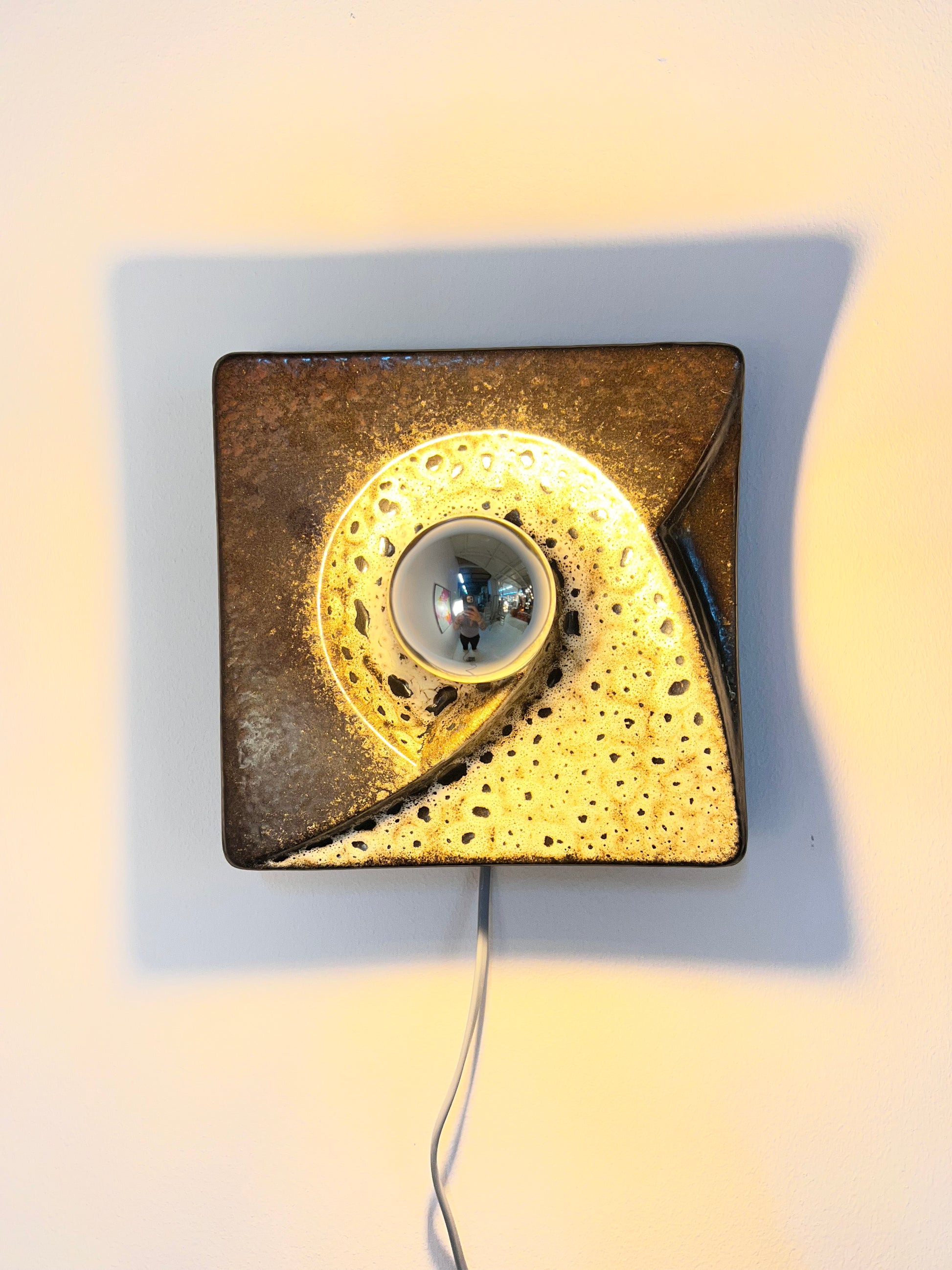 Wandlampe braun weiß Keramik von WGP PAN