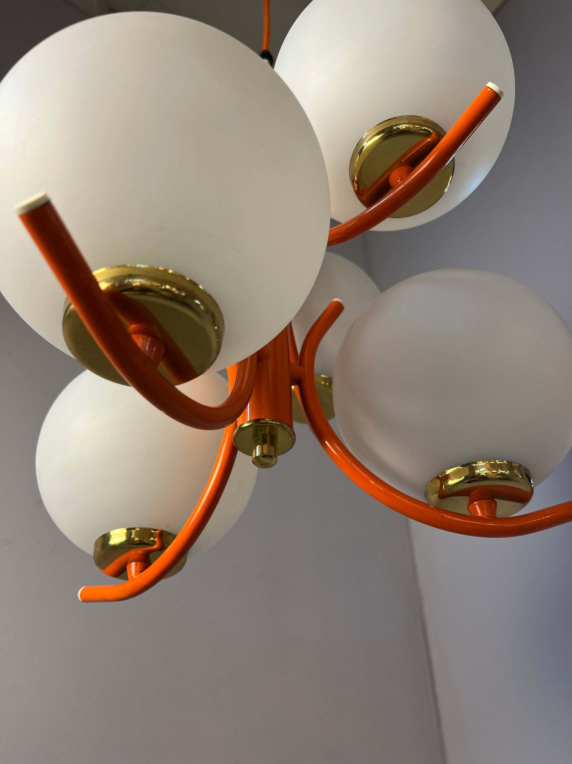 Kronleuchter weiß orange von Richard Essig