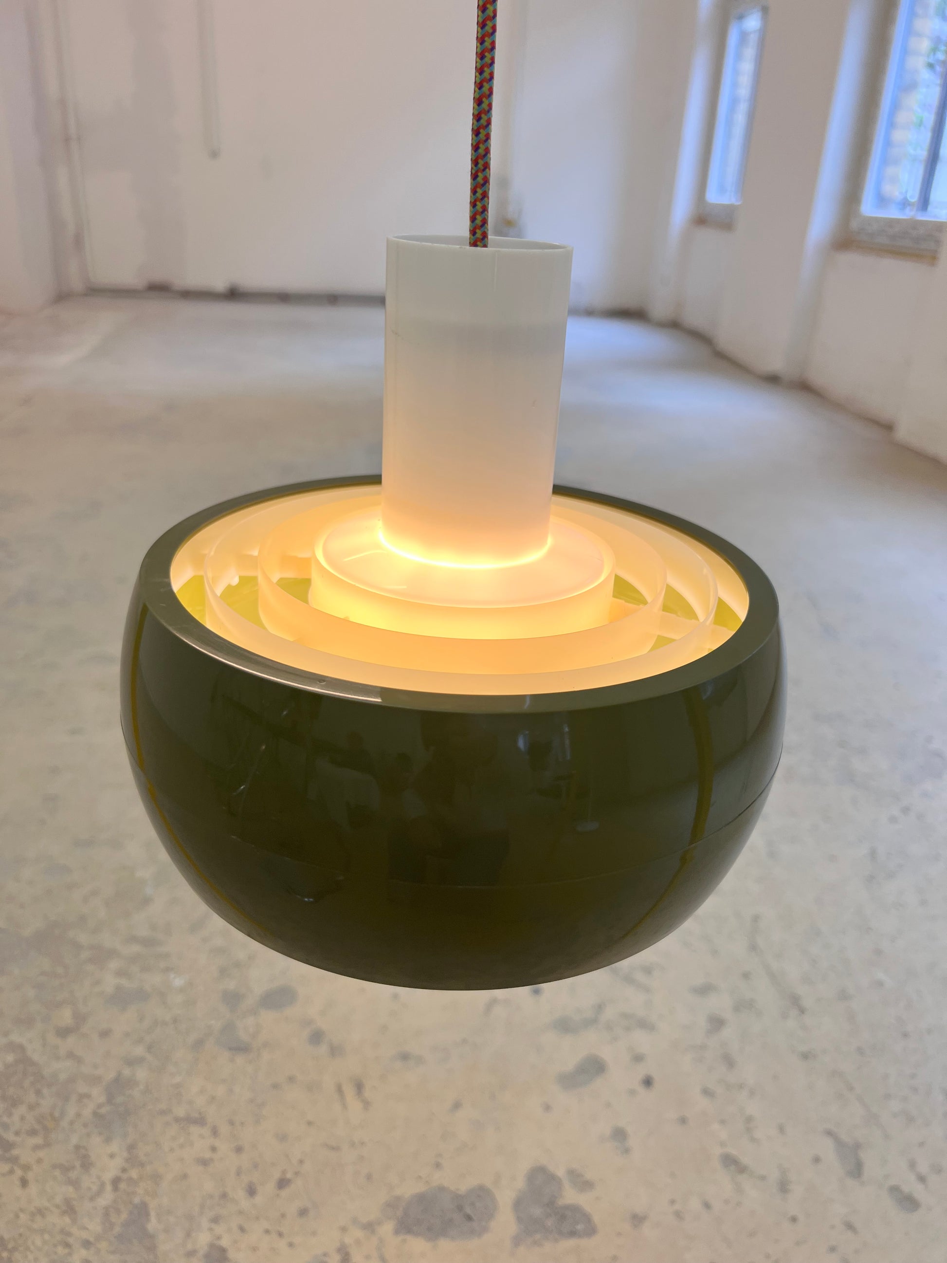 Hängelampe olivgrün Kunststoff aus Dänemark