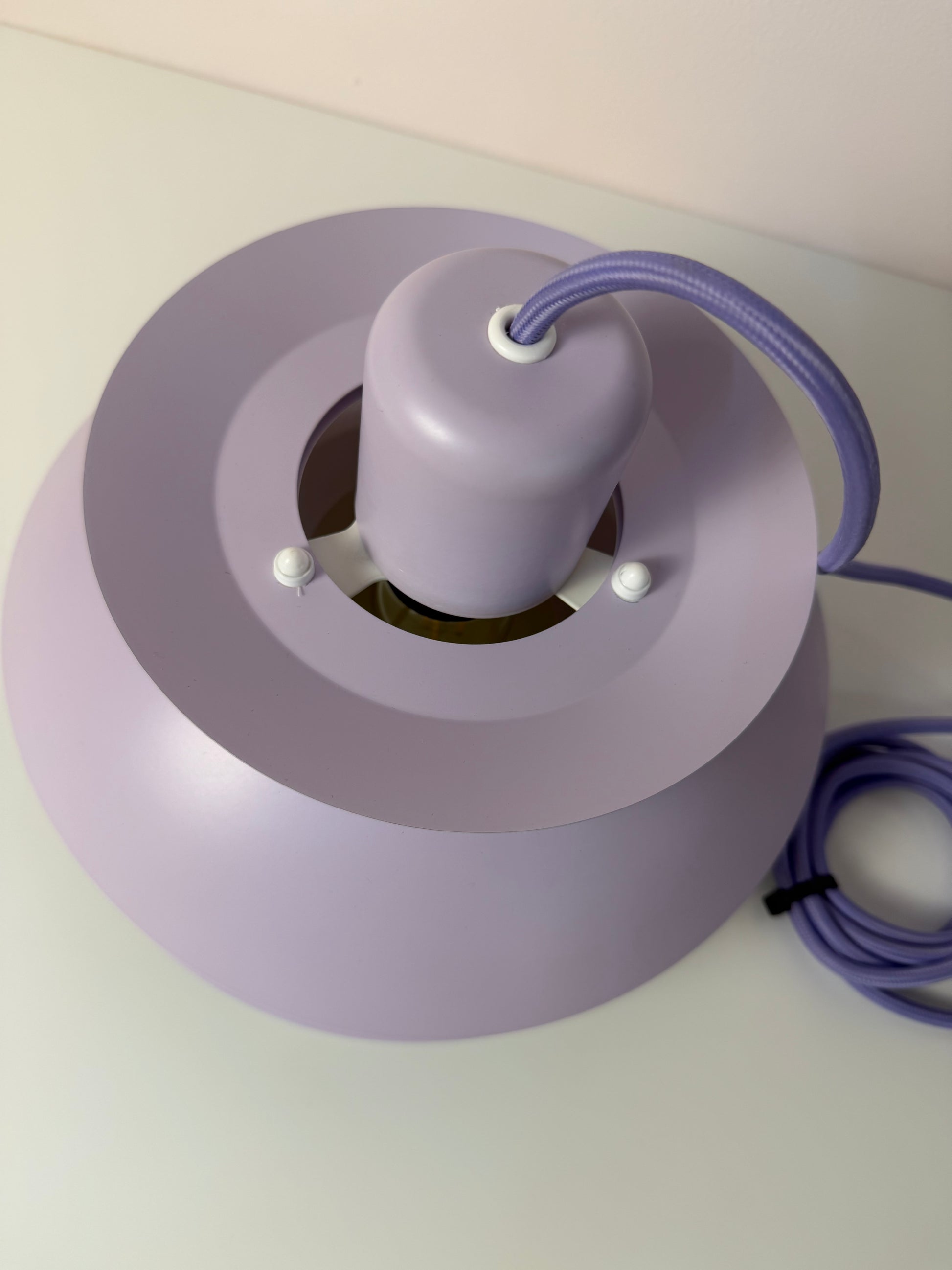 Lamellenlampe Typ 776 flieder von Horn