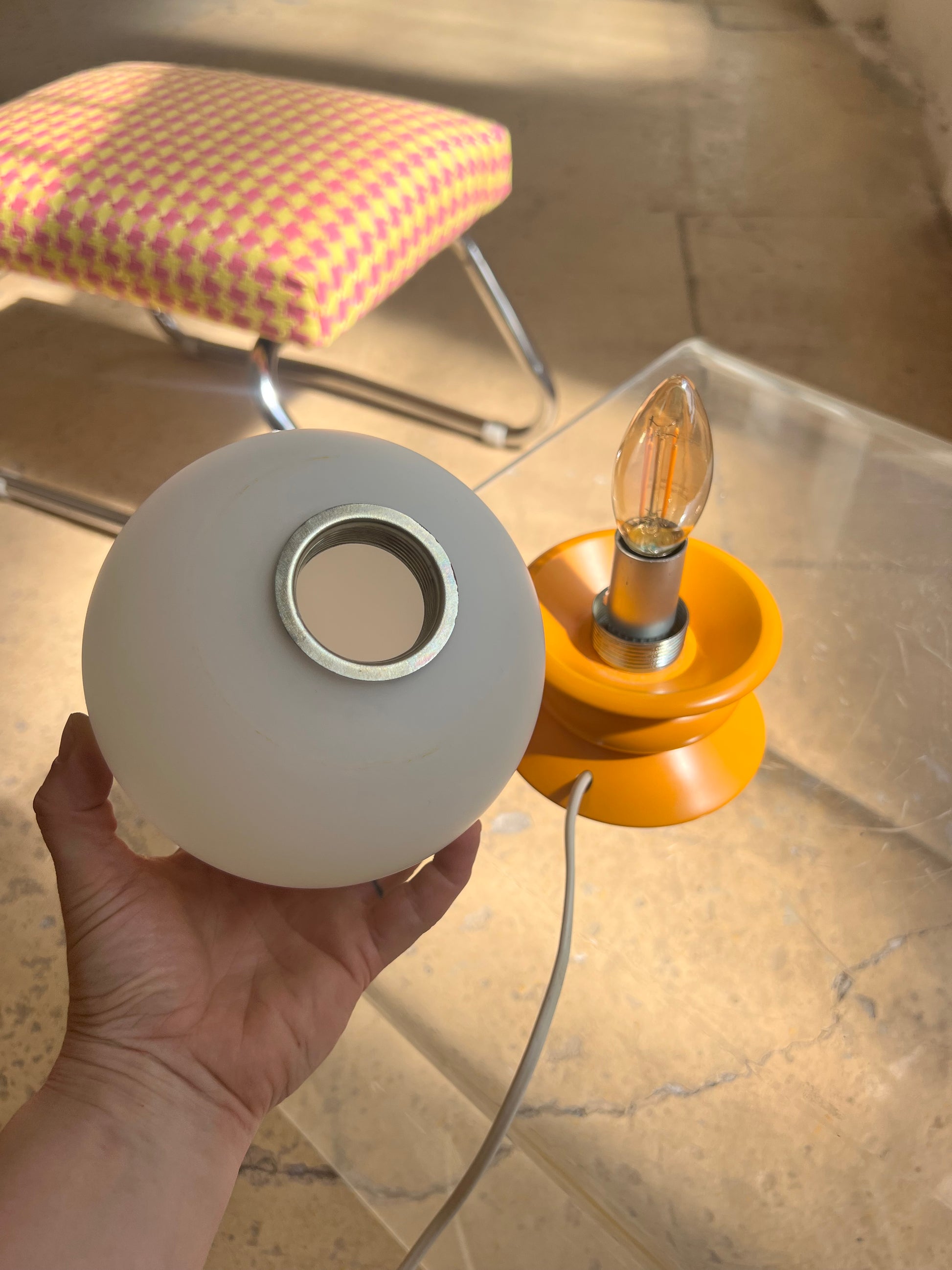 Tischlampe gelb Opalglas von Temde