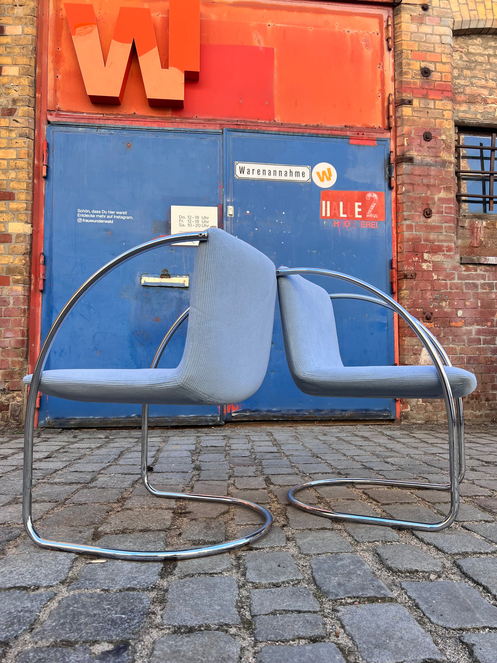 Freischwinger „Lens“ hellblau Cord & Chrom von Giovanni Offredi für Saporiti Italia