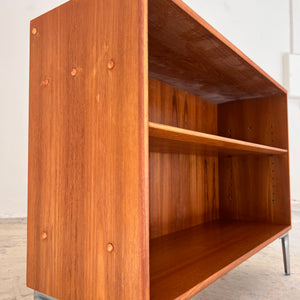 Regal Teak mit neuen Chromfüßen von Søborg Møbelfabrik