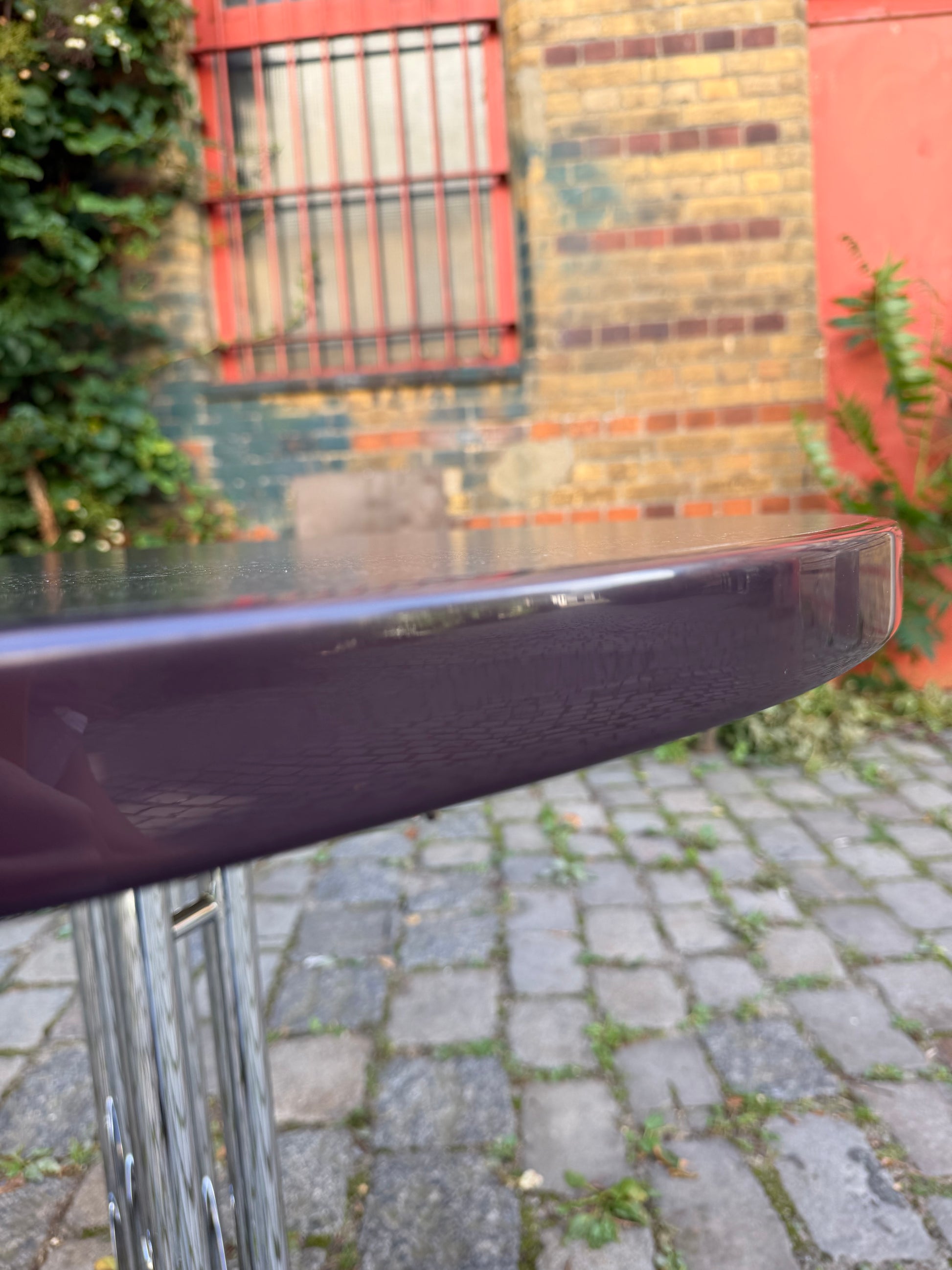 Runder Esstisch Aubergine Chrom