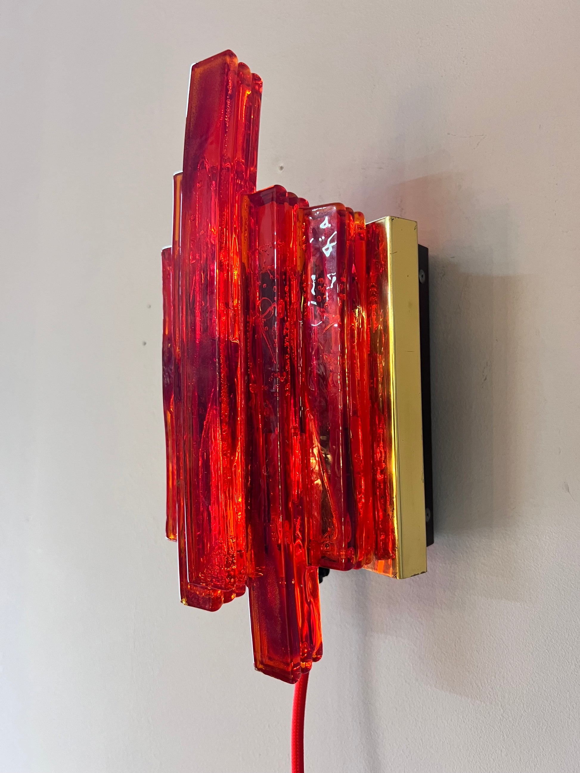 Wandlampe rot von Claus Bolby