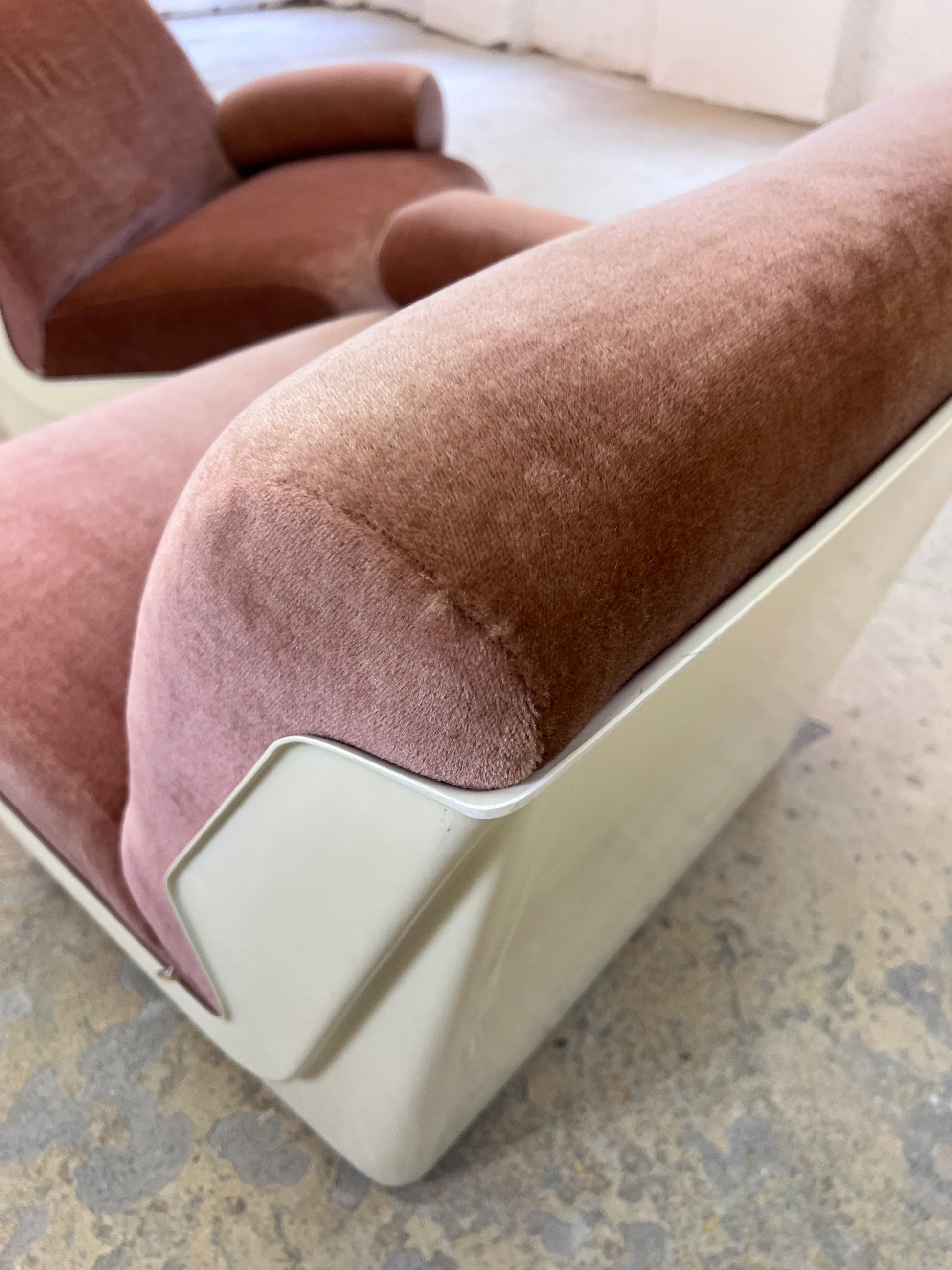 Modularer Schalensessel rosa Samt & Kunststoff