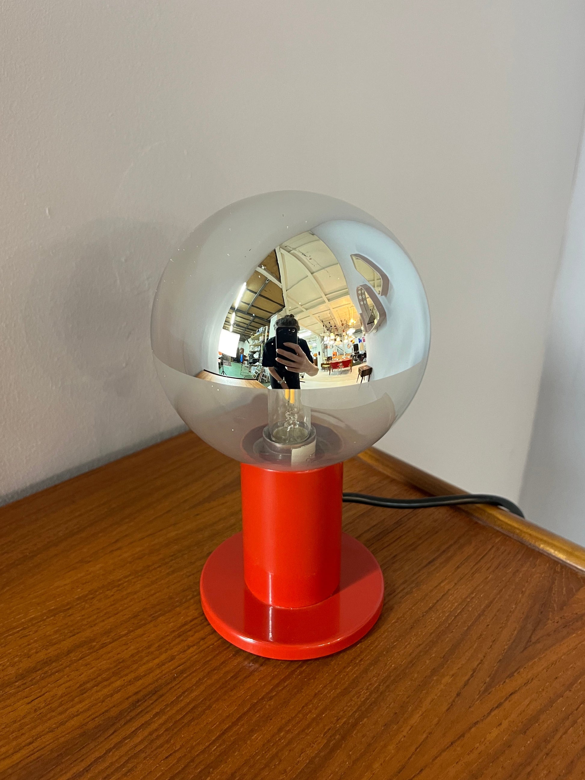 Tischlampe Big Globe rot von Motoko Ishii für STAFF