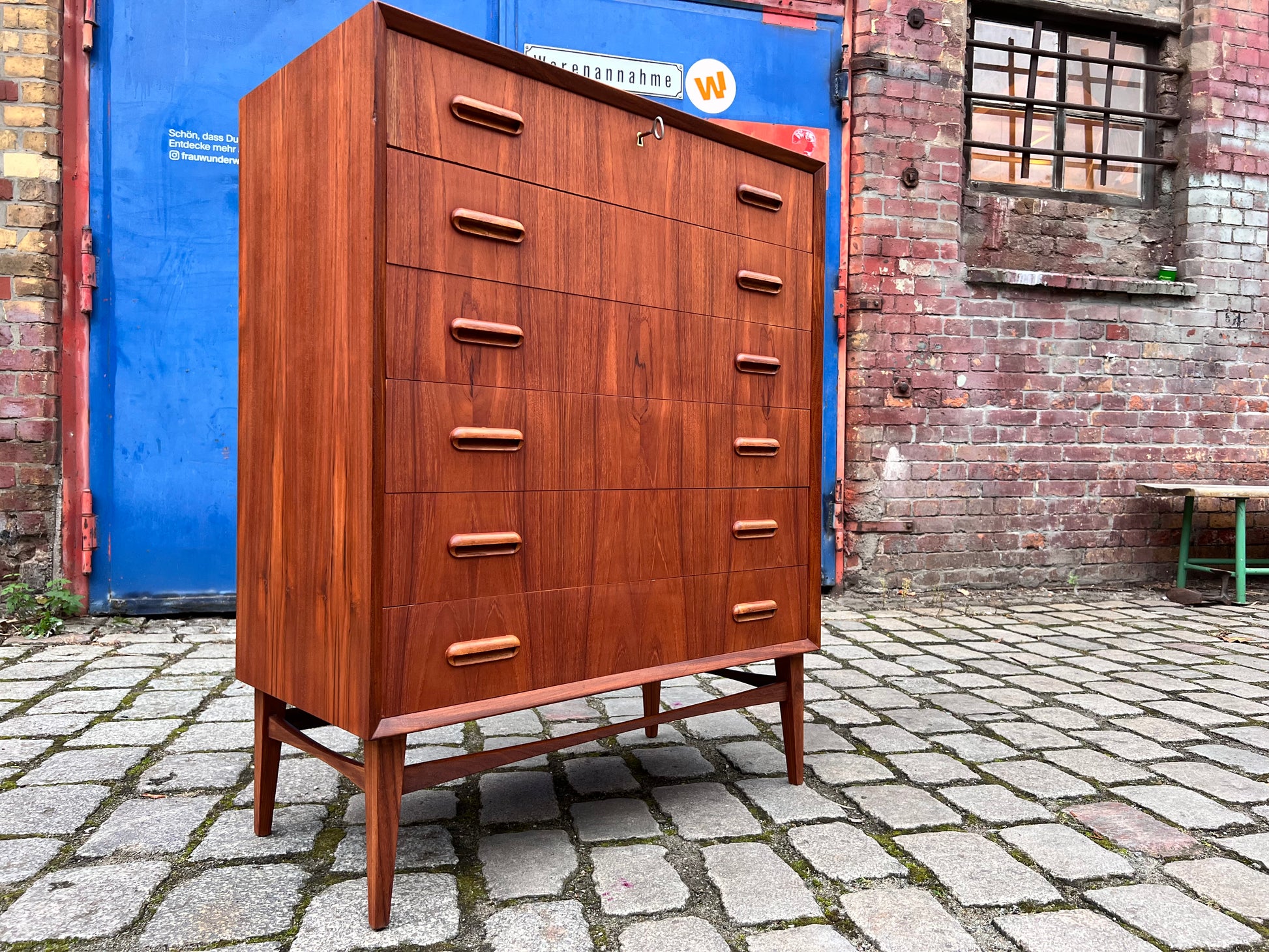 Kommode Teak mit Schloss aus Dänemark