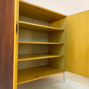 Schrank Typ 430 mit dunkler Front & neuen Chromfüßen von Joachim Nebelung für Hellerau
