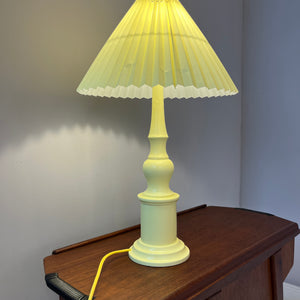 Tischlampe butteryellow neu lackiert