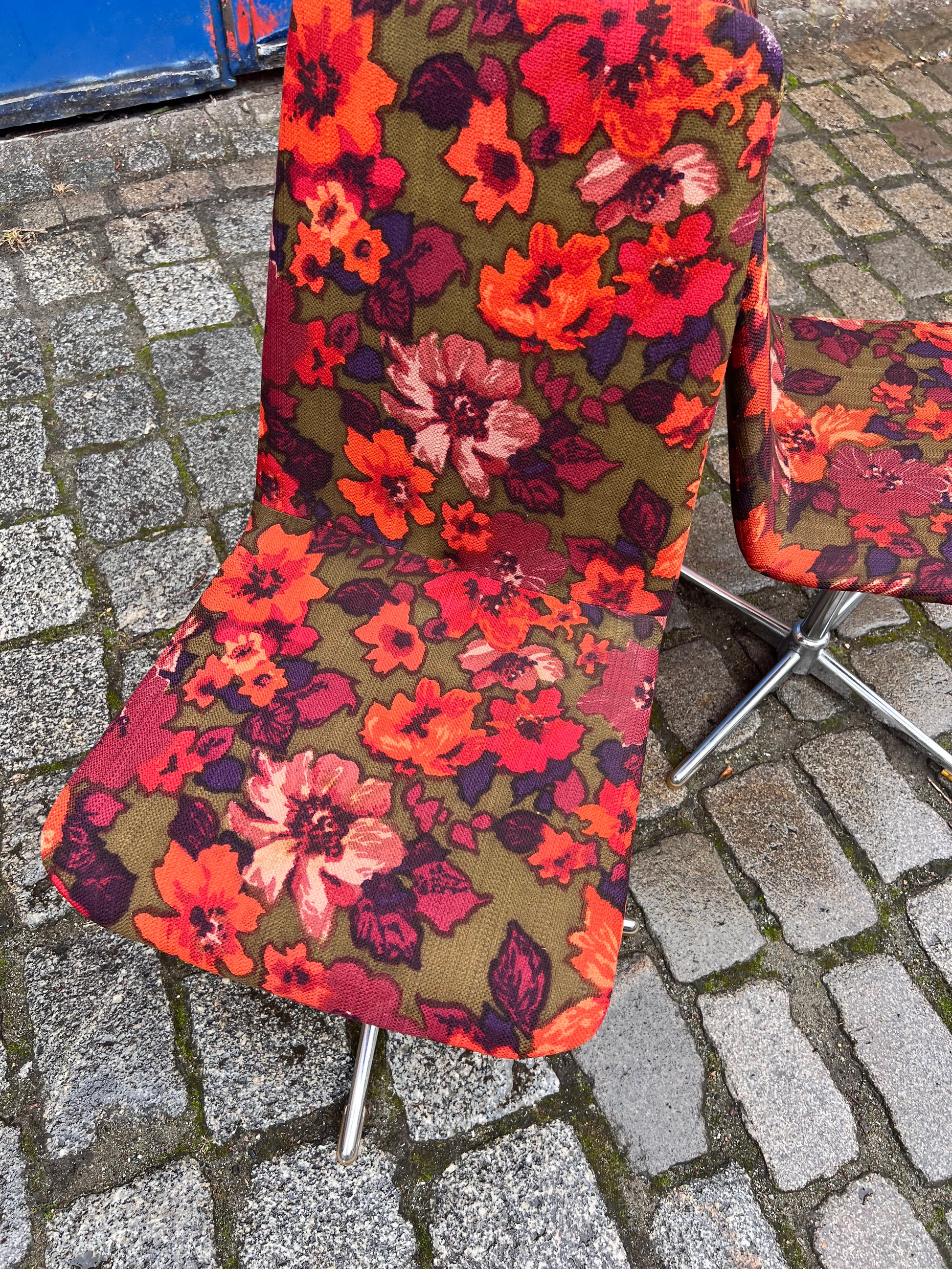 Set: 2x Drehstuhl rot floral von EKA Wohnmöbel