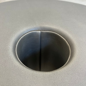 Donut Hocker silbergrau Leder