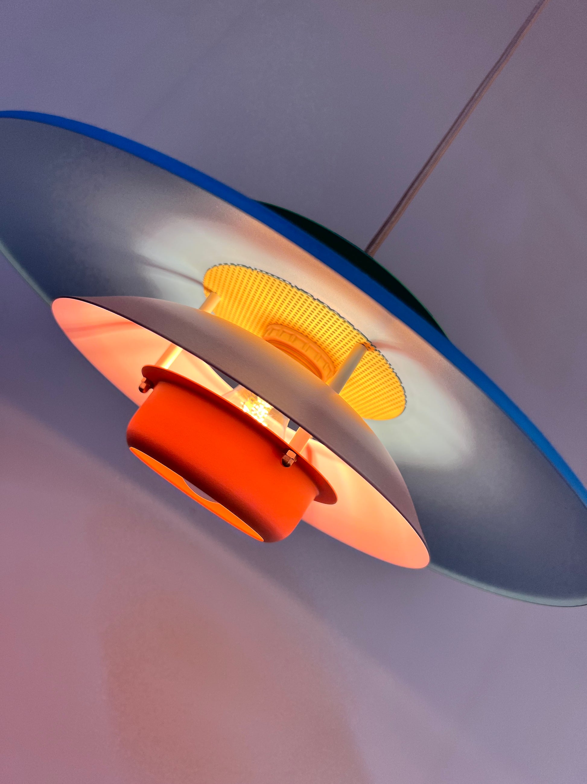 Lamellenlampe neu lackiert, Dänemark