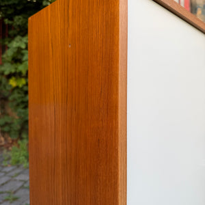 Schrank mit Schloss & neuen Hairpinlegs