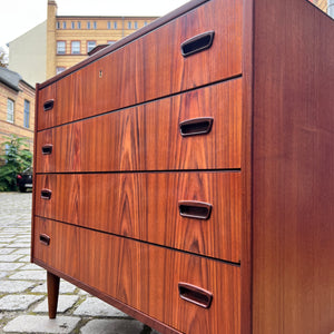 Flache Kommode Teak aus Dänemark